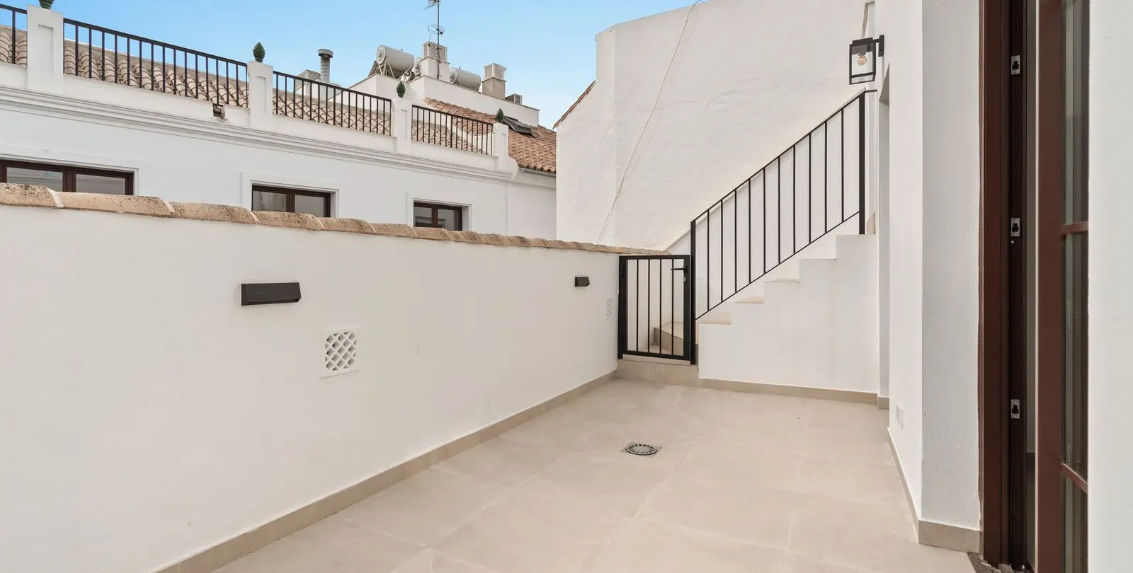 Sale of townhouse in Estepona 16