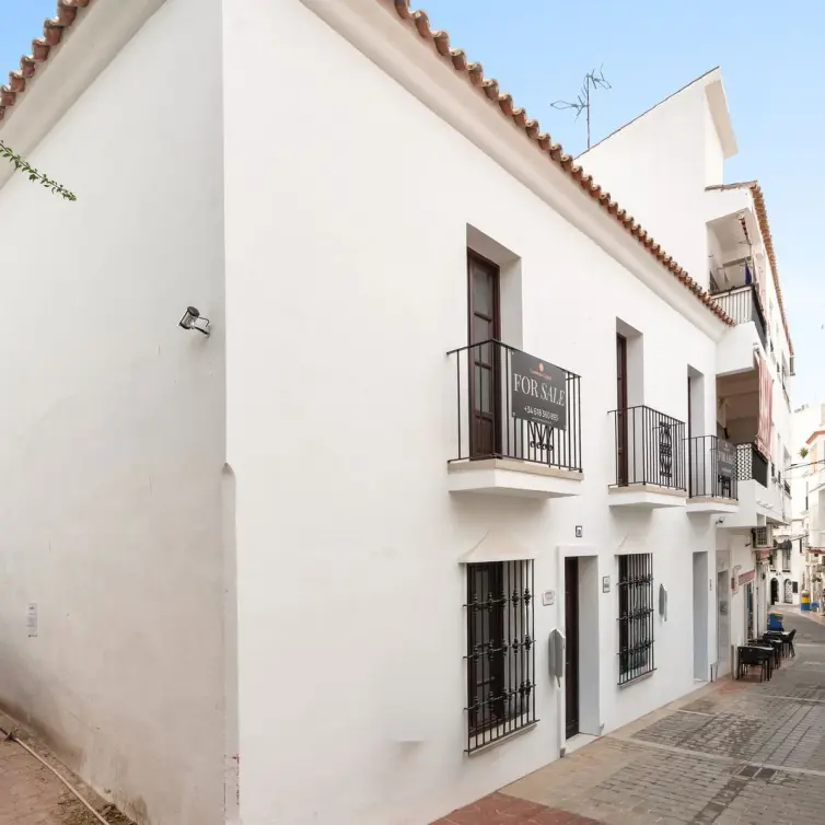 Sale of townhouse in Estepona
