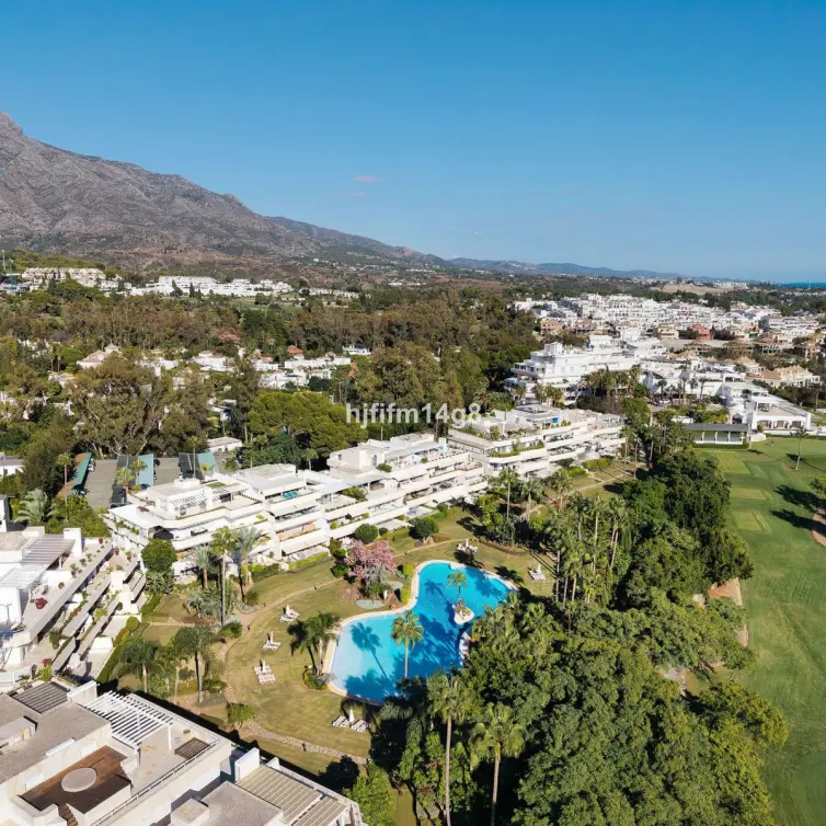 Venta de apartamento en planta media en Nueva Andalucía