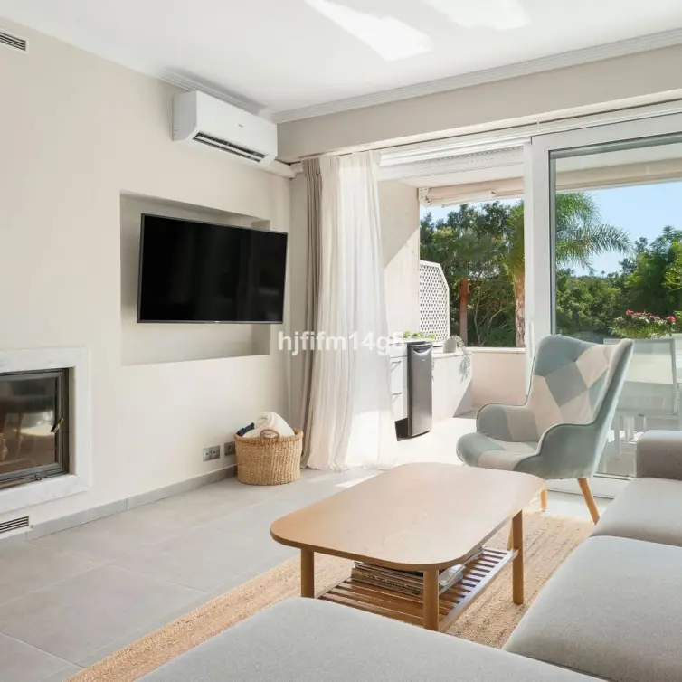 Venta de apartamento en planta media en Nueva Andalucía