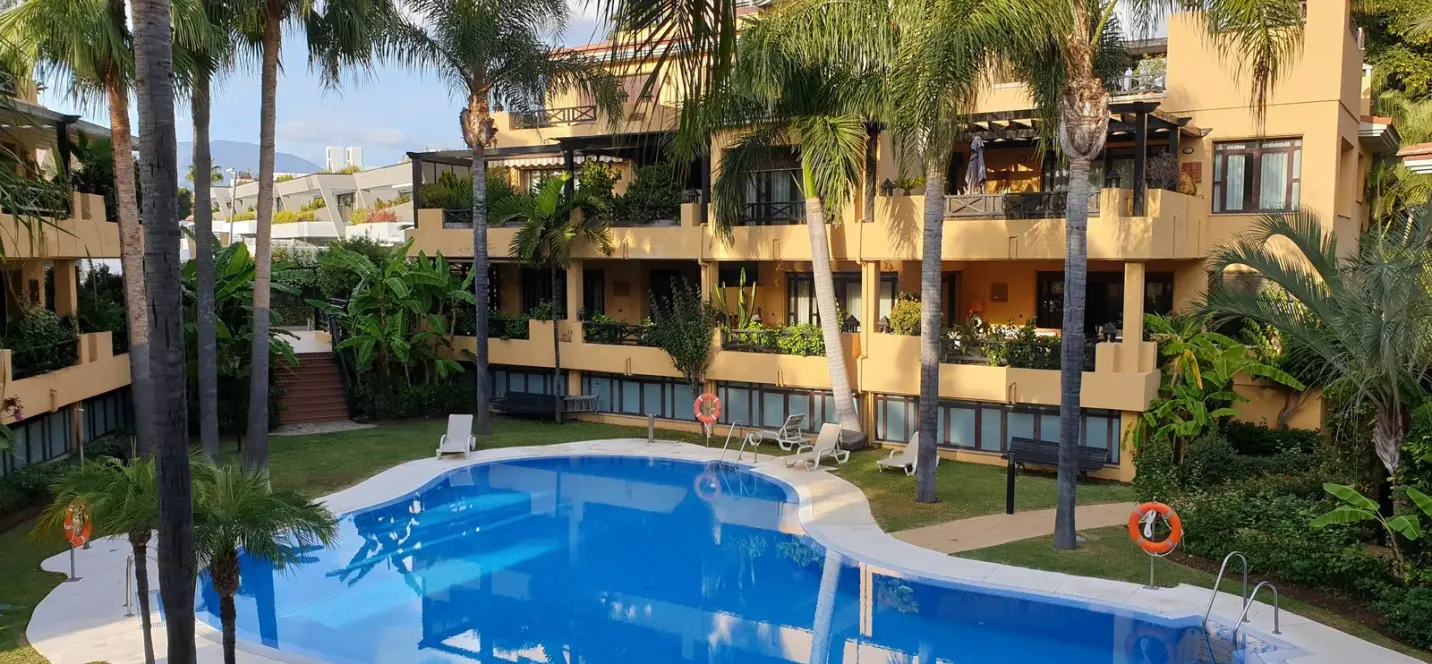 Продажа апартаментов на среднем этаже в Puerto Banús 0