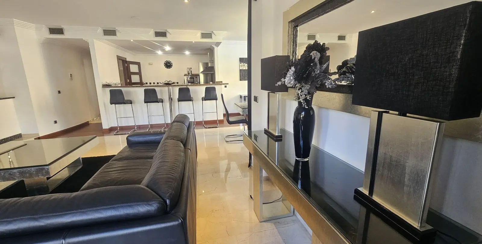 Продажа апартаментов на среднем этаже в Puerto Banús 8