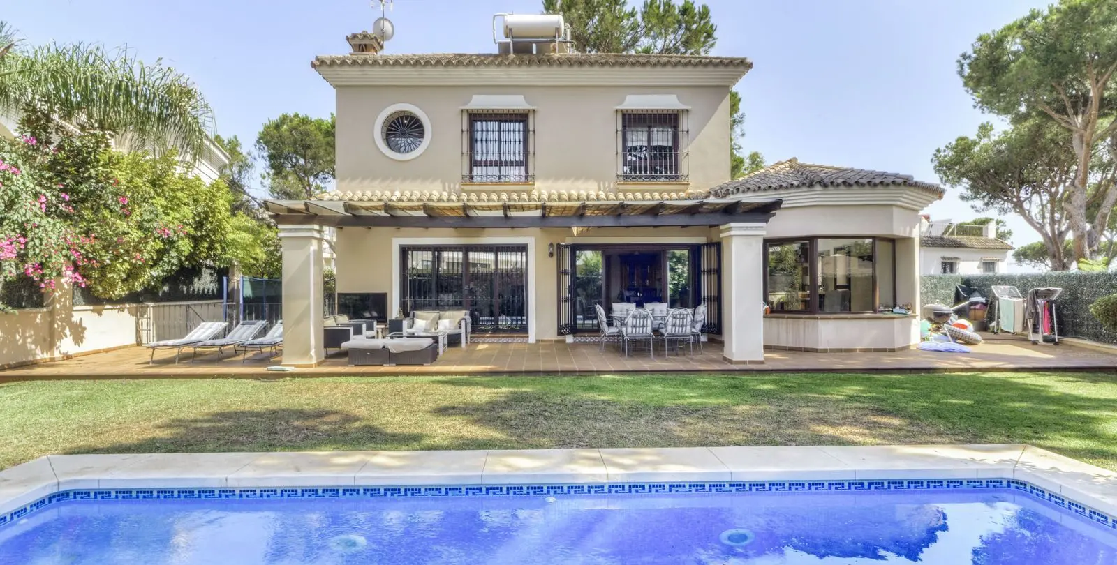 Venta de villa independiente en Elviria 1