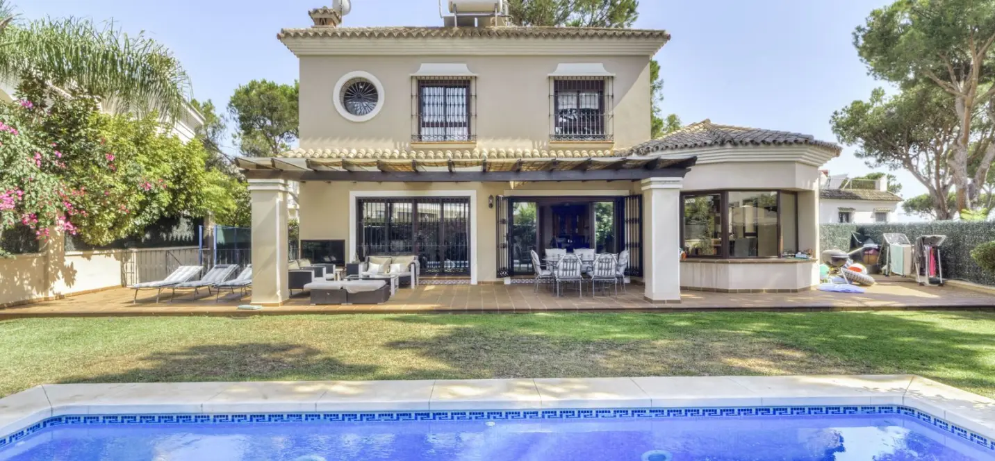 Venta de villa independiente en Elviria 0