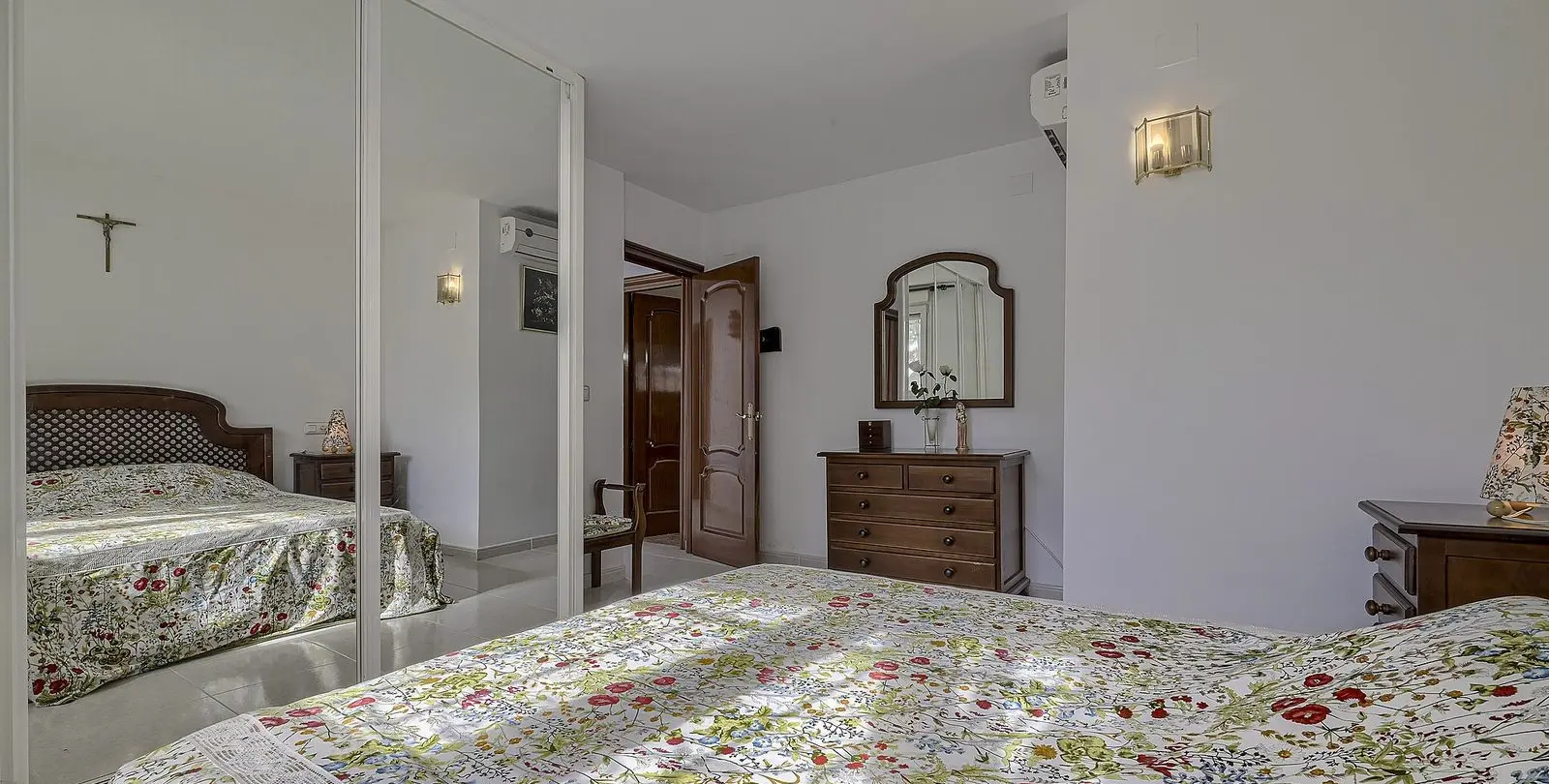 Venta de villa independiente en Elviria 35