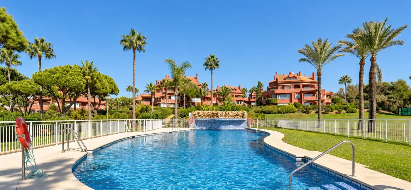 Venta de ático dúplex en Elviria 2
