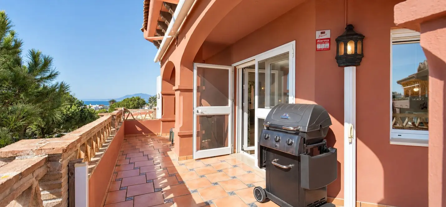 Venta de ático dúplex en Elviria 3