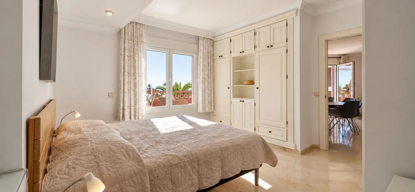 Venta de ático dúplex en Elviria 4