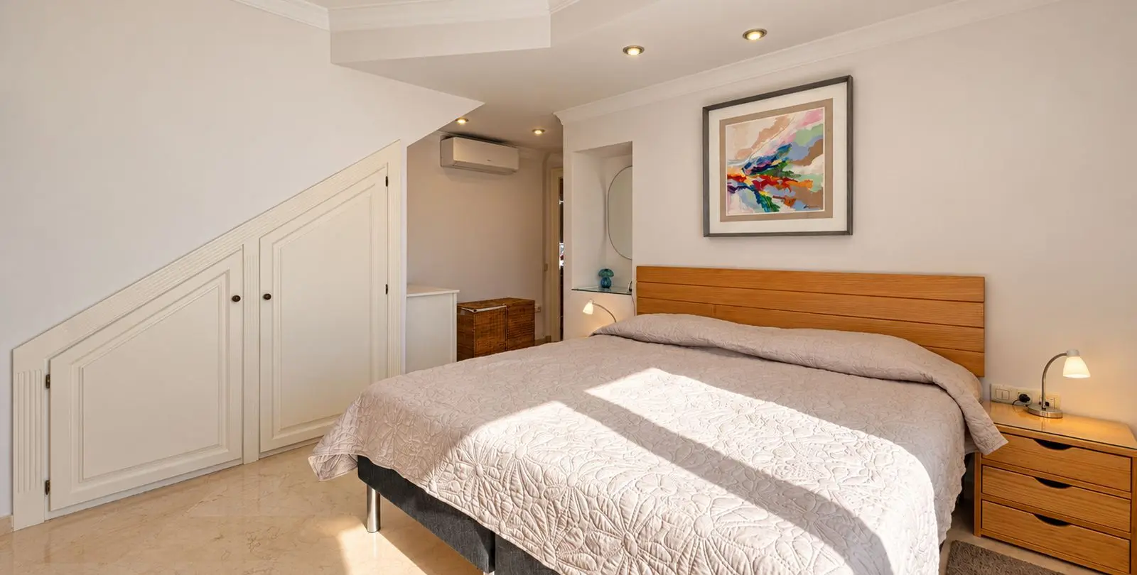 Venta de ático dúplex en Elviria 16