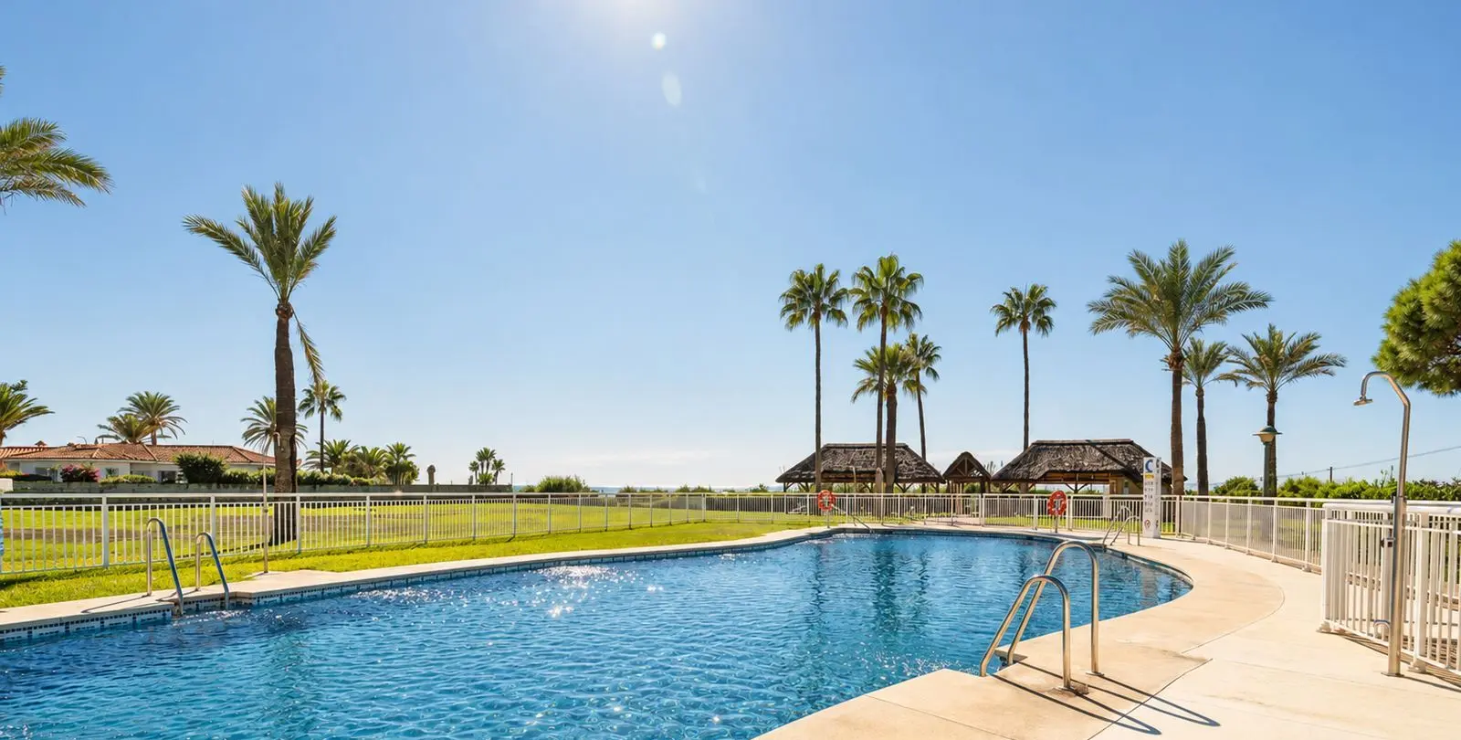 Venta de ático dúplex en Elviria 36