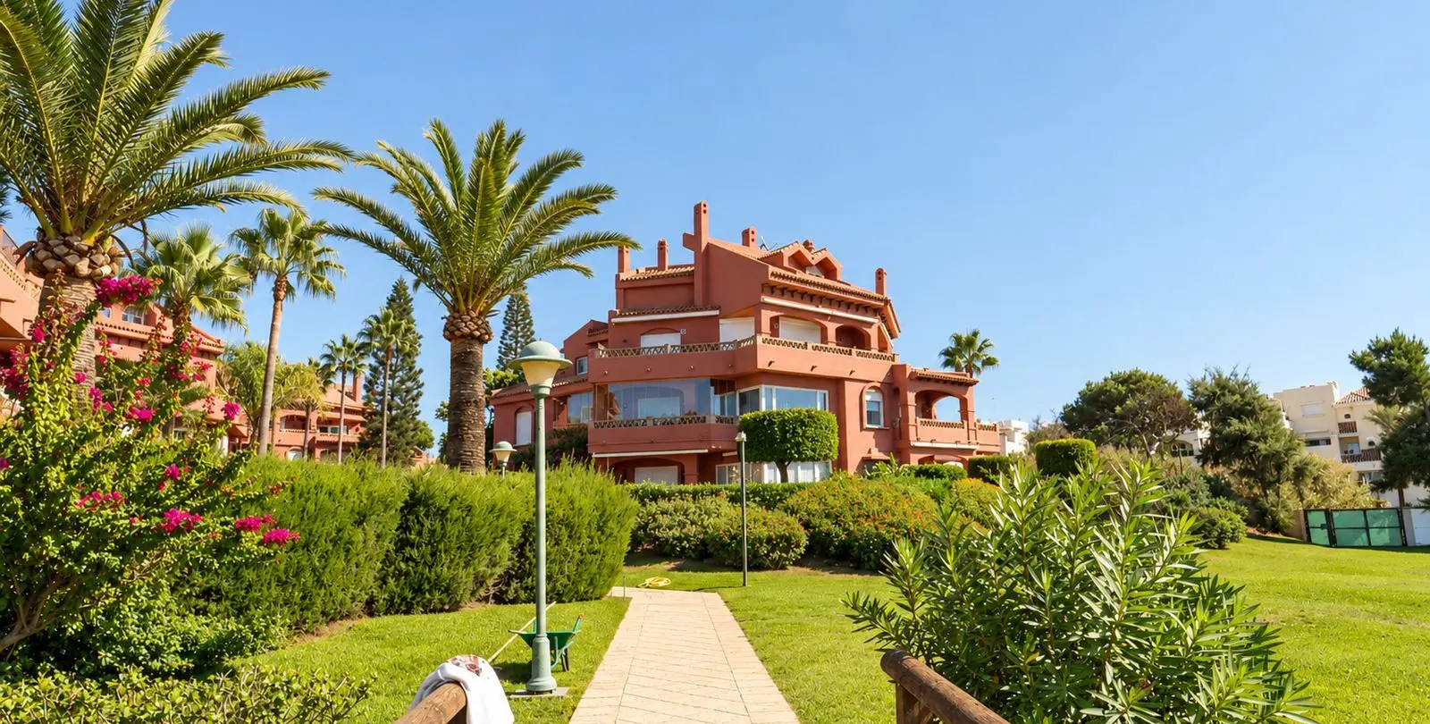 Venta de ático dúplex en Elviria 37