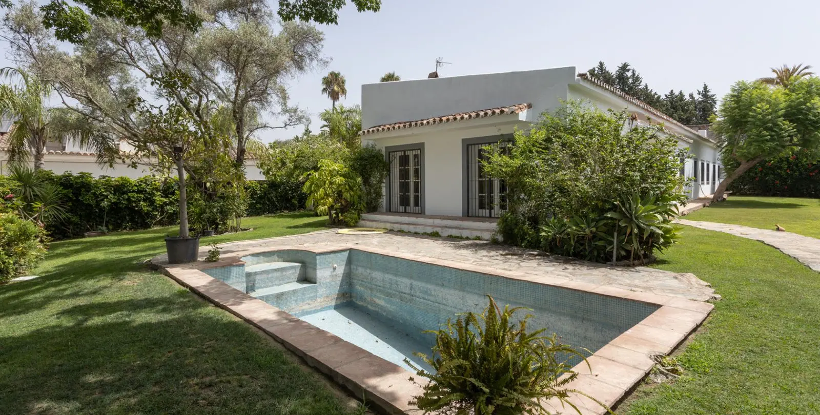 Venta de villa independiente en San Pedro de Alcántara 1
