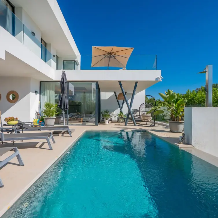 Продажа  отдельно стоящей виллы в Estepona