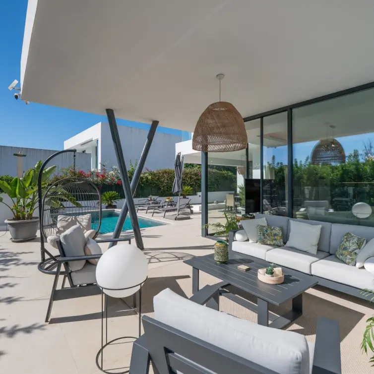 Продажа  отдельно стоящей виллы в Estepona