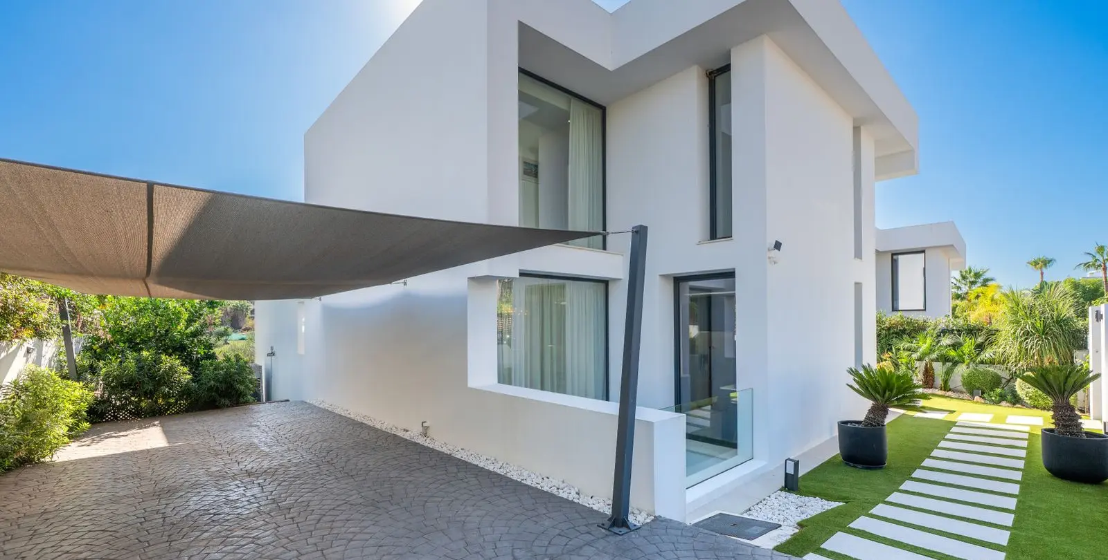 Venta de villa independiente en Estepona 36