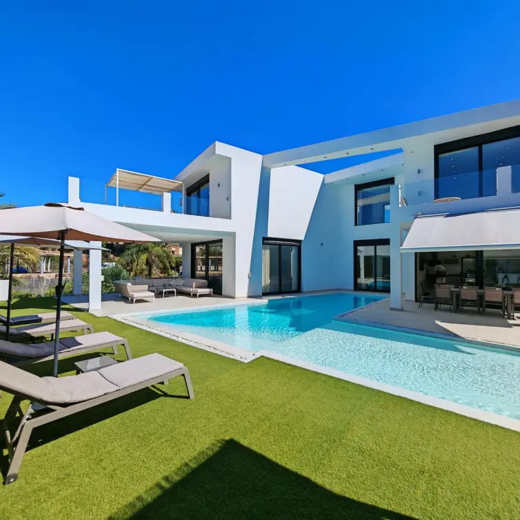 Venta de villa independiente en El Rosario