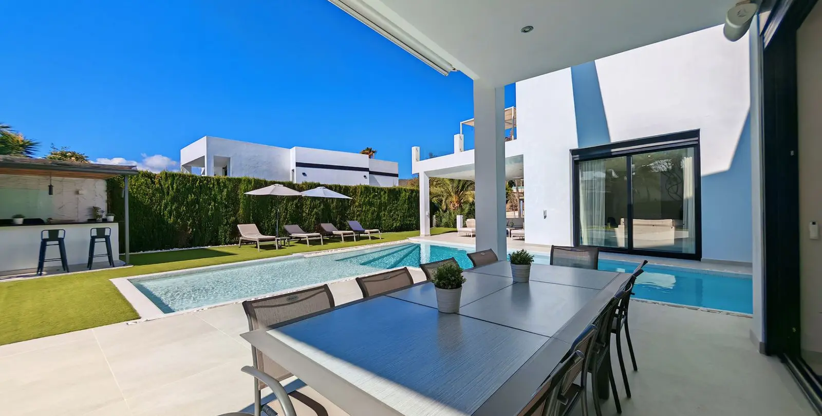 Venta de villa independiente en El Rosario 41