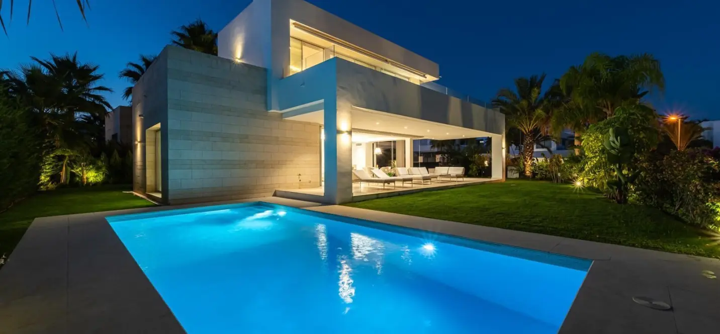 Venta de villa independiente en Marbella 0