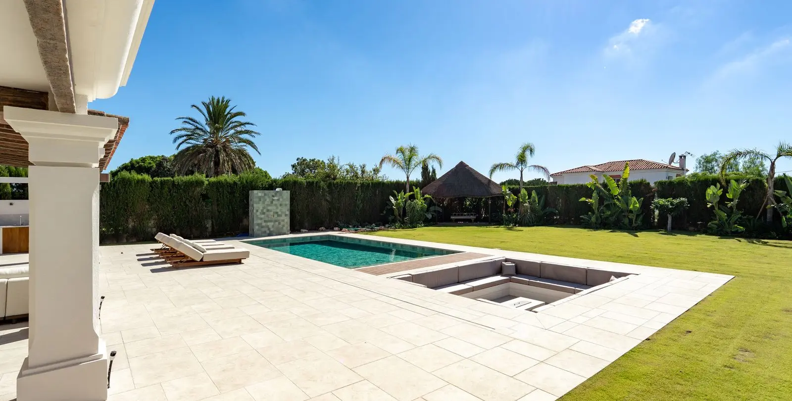 Venta de villa independiente en El Rosario 11