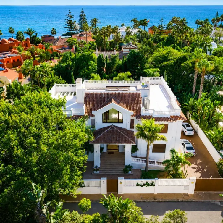 Venta de villa independiente en Guadalmina Baja