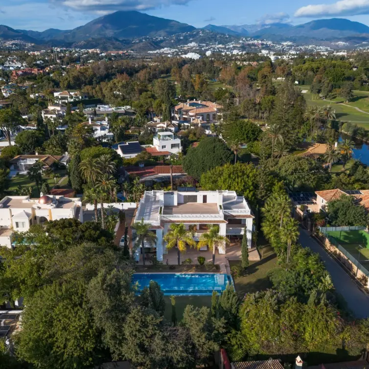 Venta de villa independiente en Guadalmina Baja