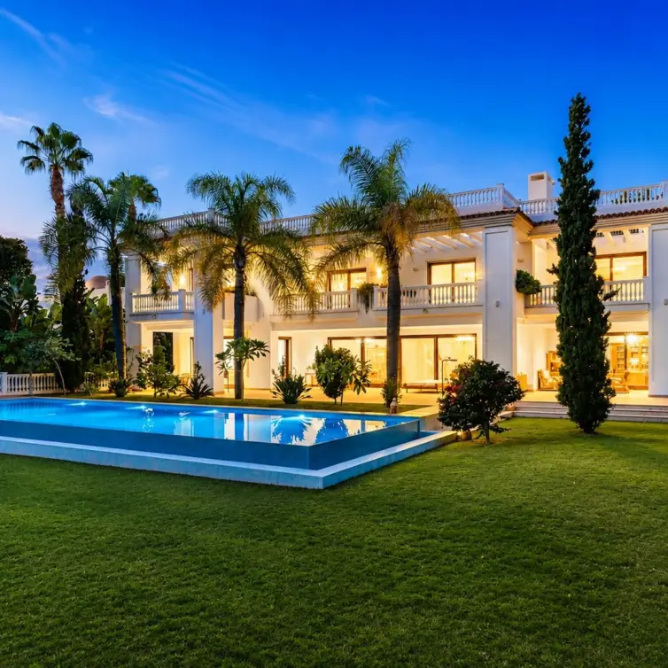 Venta de villa independiente en Guadalmina Baja