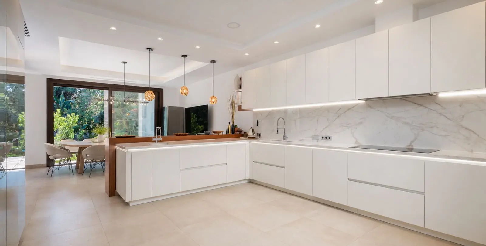 Venta de villa independiente en Guadalmina Baja 13