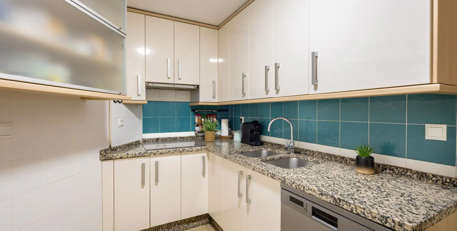 Venta de apartamento en planta media en Marbella 5