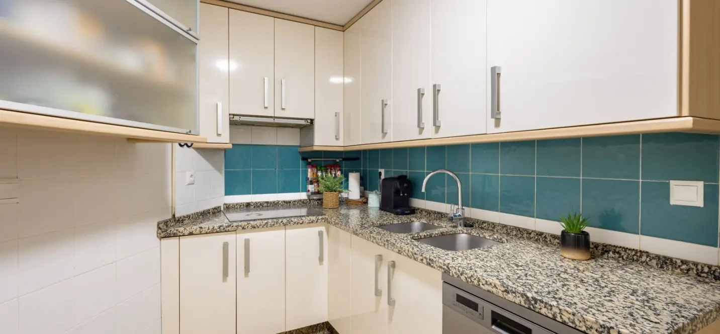 Venta de apartamento en planta media en Marbella 4