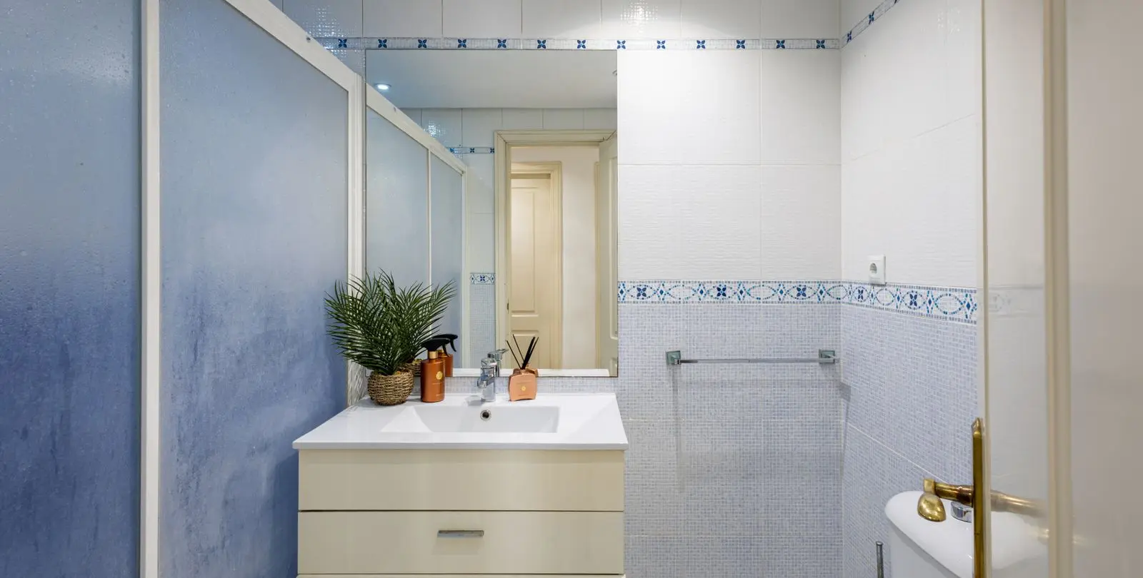 Venta de apartamento en planta media en Marbella 7