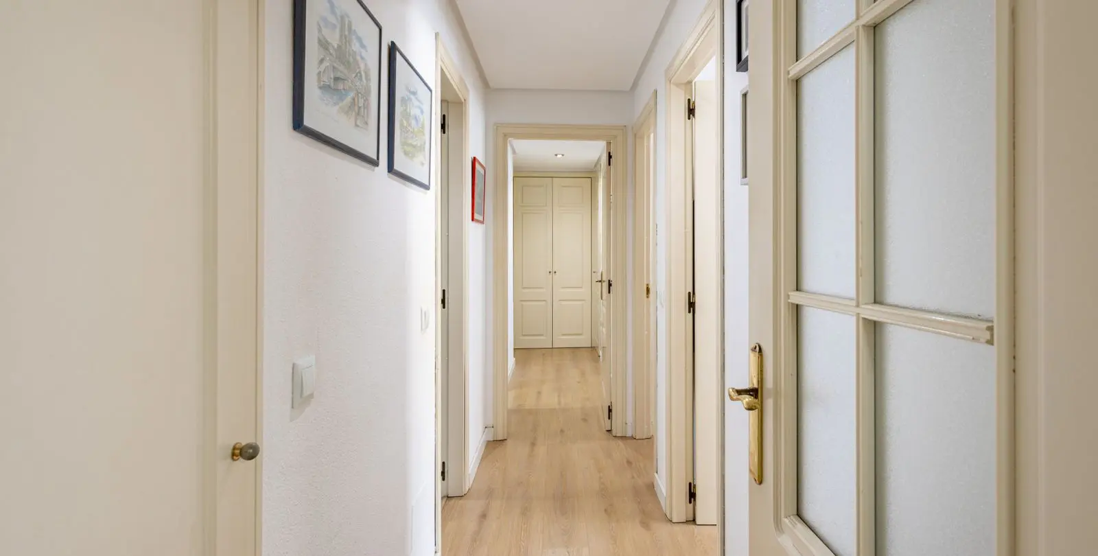 Venta de apartamento en planta media en Marbella 8