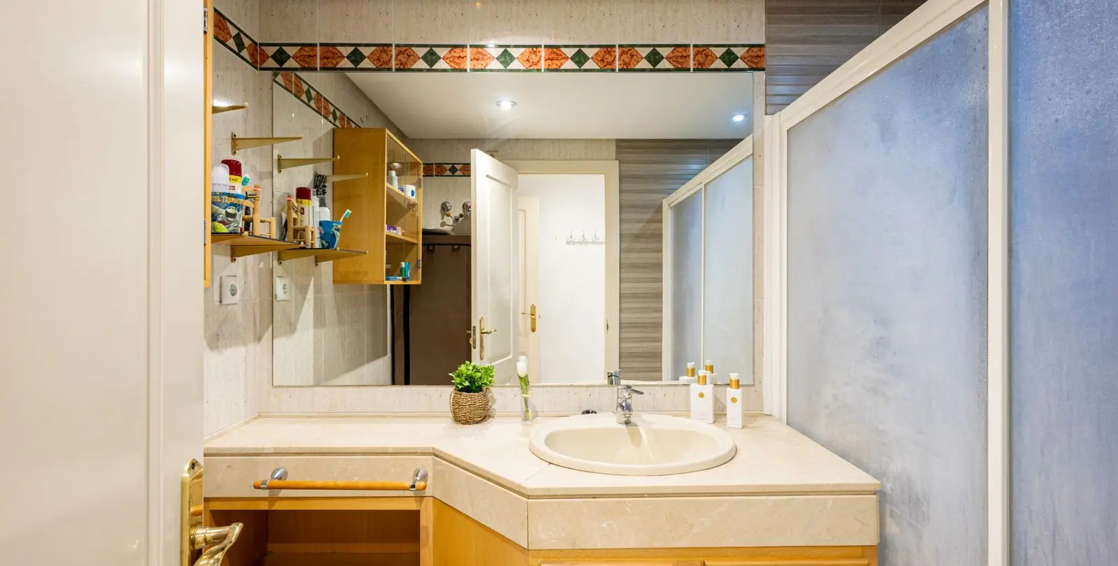 Venta de apartamento en planta media en Marbella 10