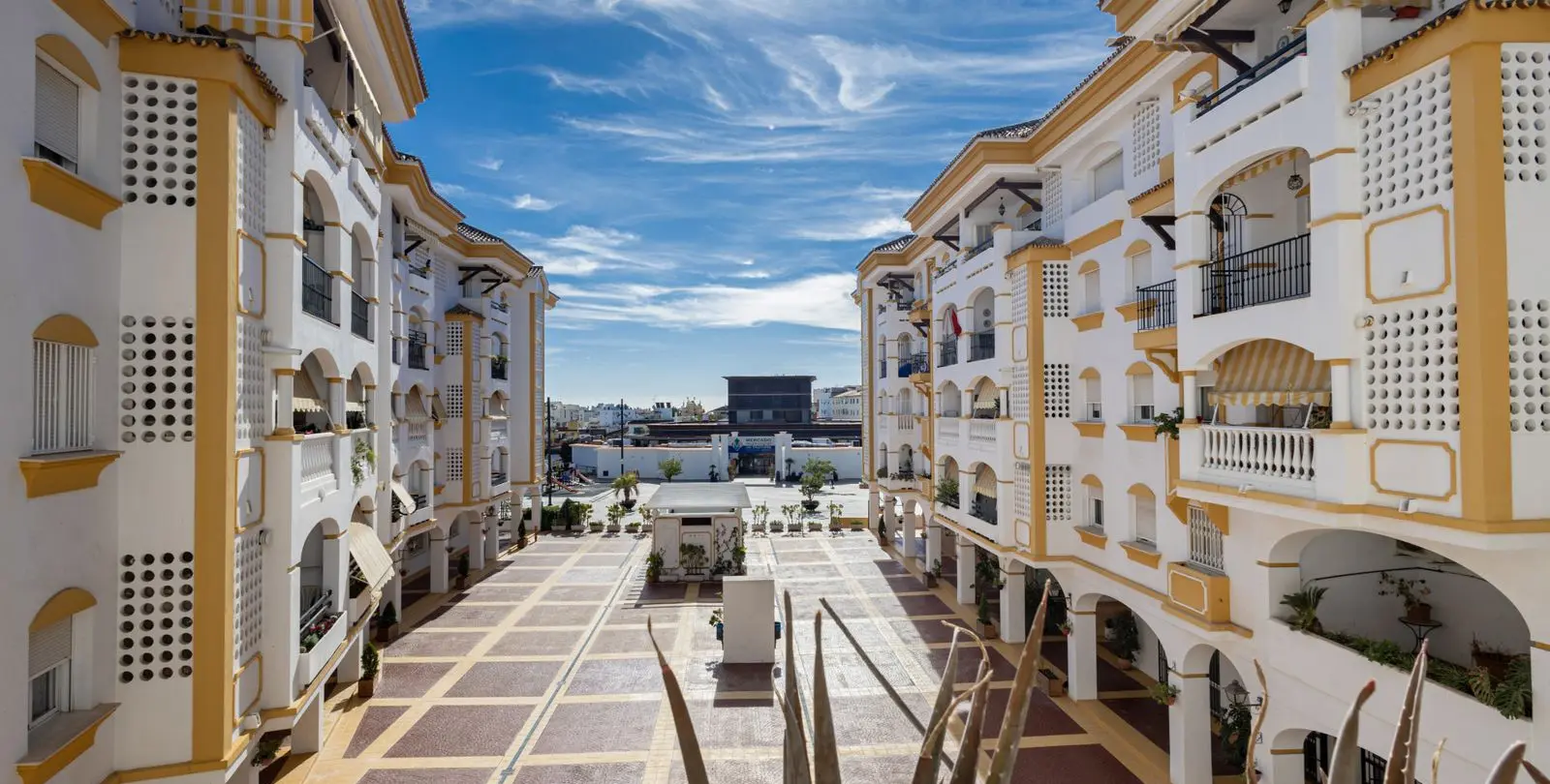 Venta de apartamento en planta media en Marbella 22