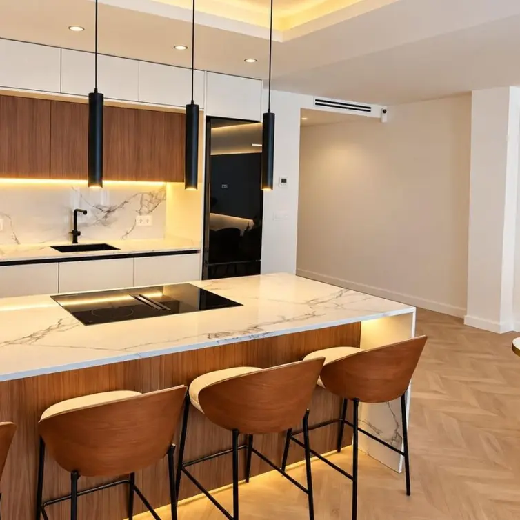 Venta de apartamento en planta media en La Trinidad