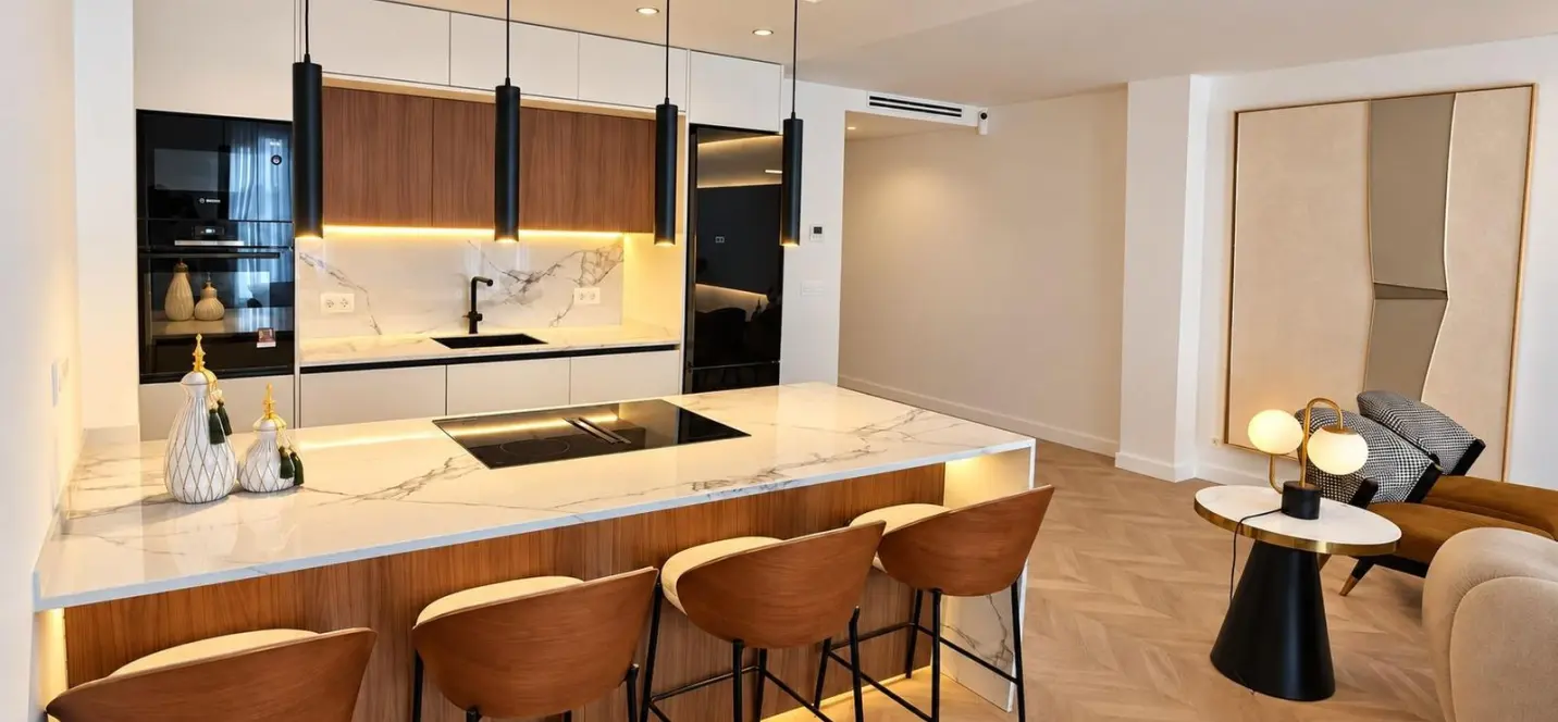 Venta de apartamento en planta media en La Trinidad 4