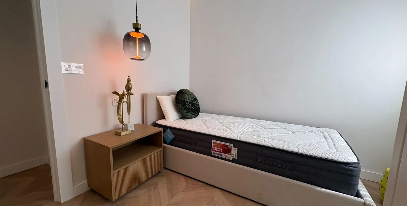 Venta de apartamento en planta media en La Trinidad 11