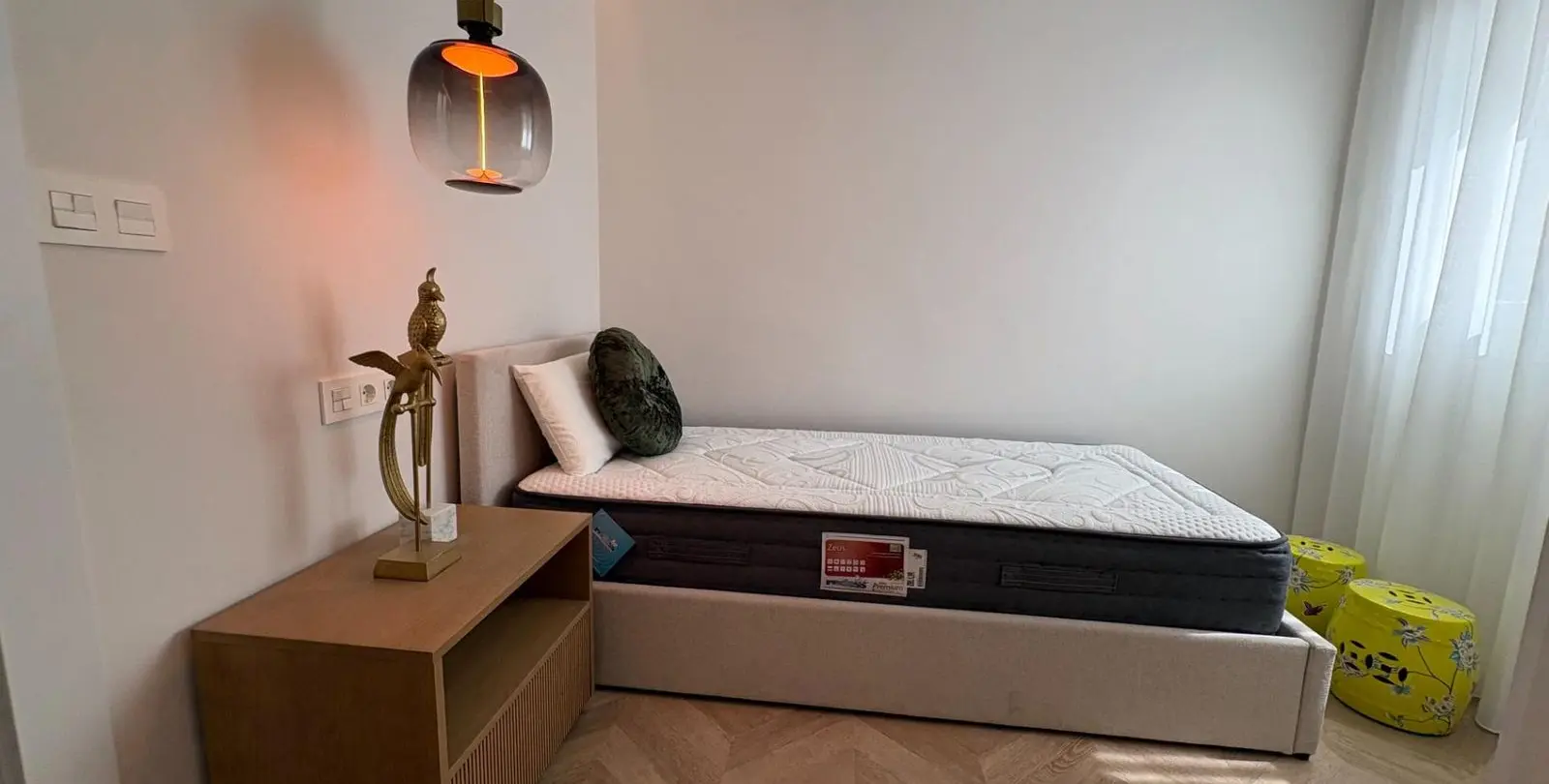 Venta de apartamento en planta media en La Trinidad 12