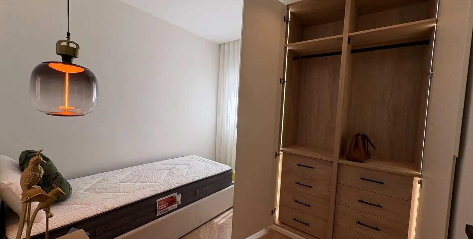 Venta de apartamento en planta media en La Trinidad 13
