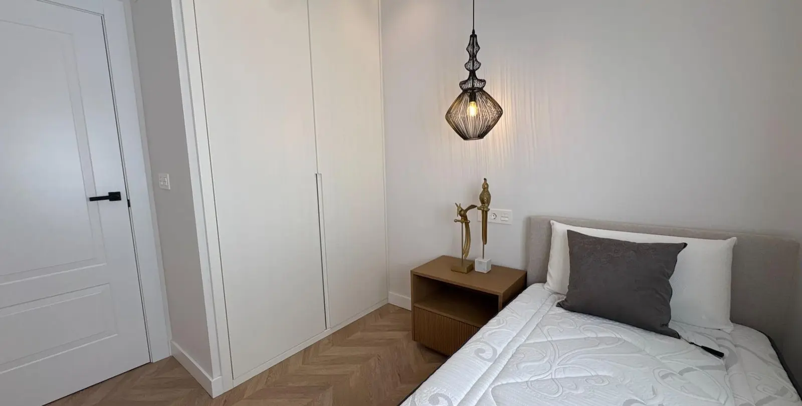 Venta de apartamento en planta media en La Trinidad 15