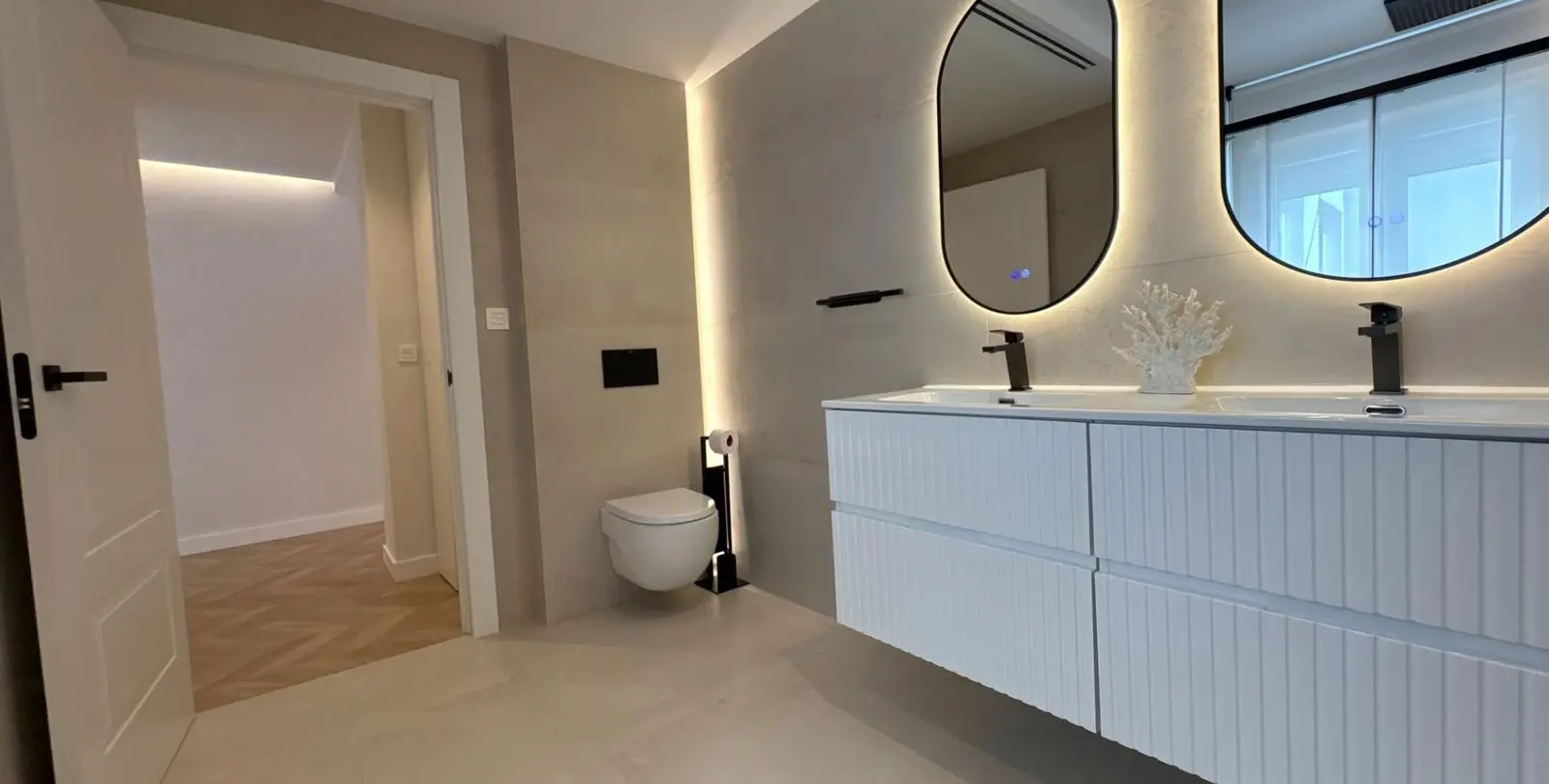 Venta de apartamento en planta media en La Trinidad 18