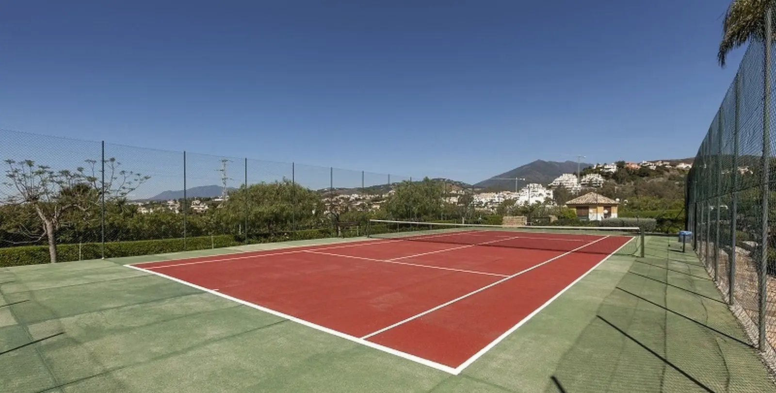Sale of townhouse in Nueva Andalucía 27