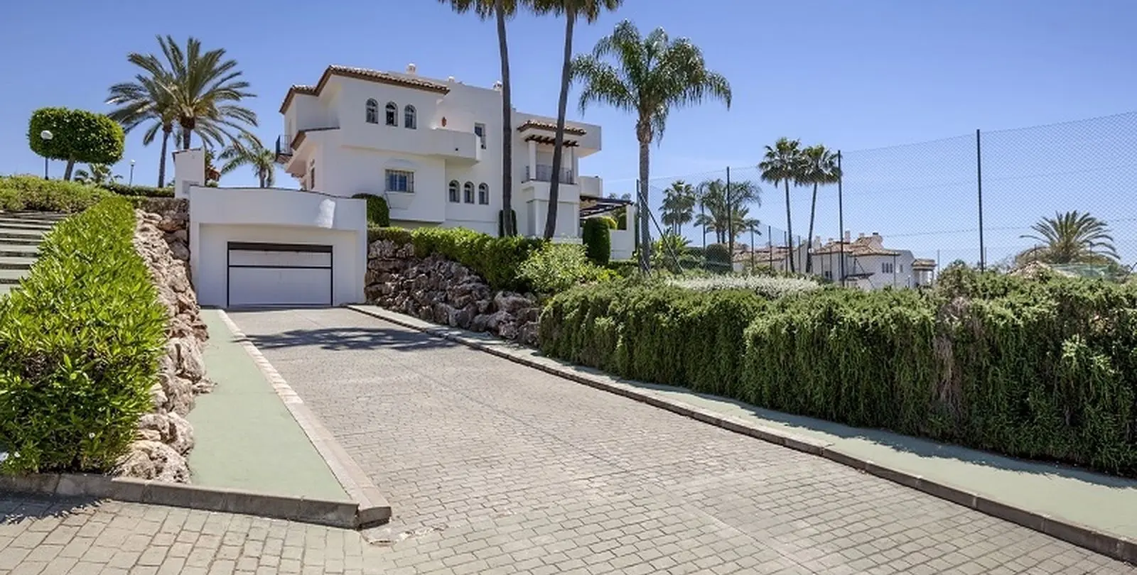 Sale of townhouse in Nueva Andalucía 28