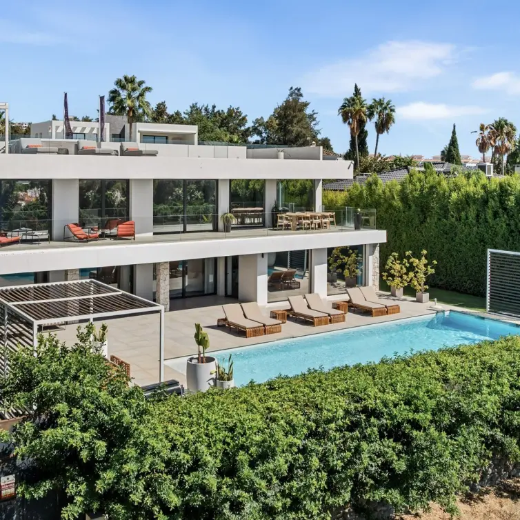 Sale of detached villa in Nueva Andalucía