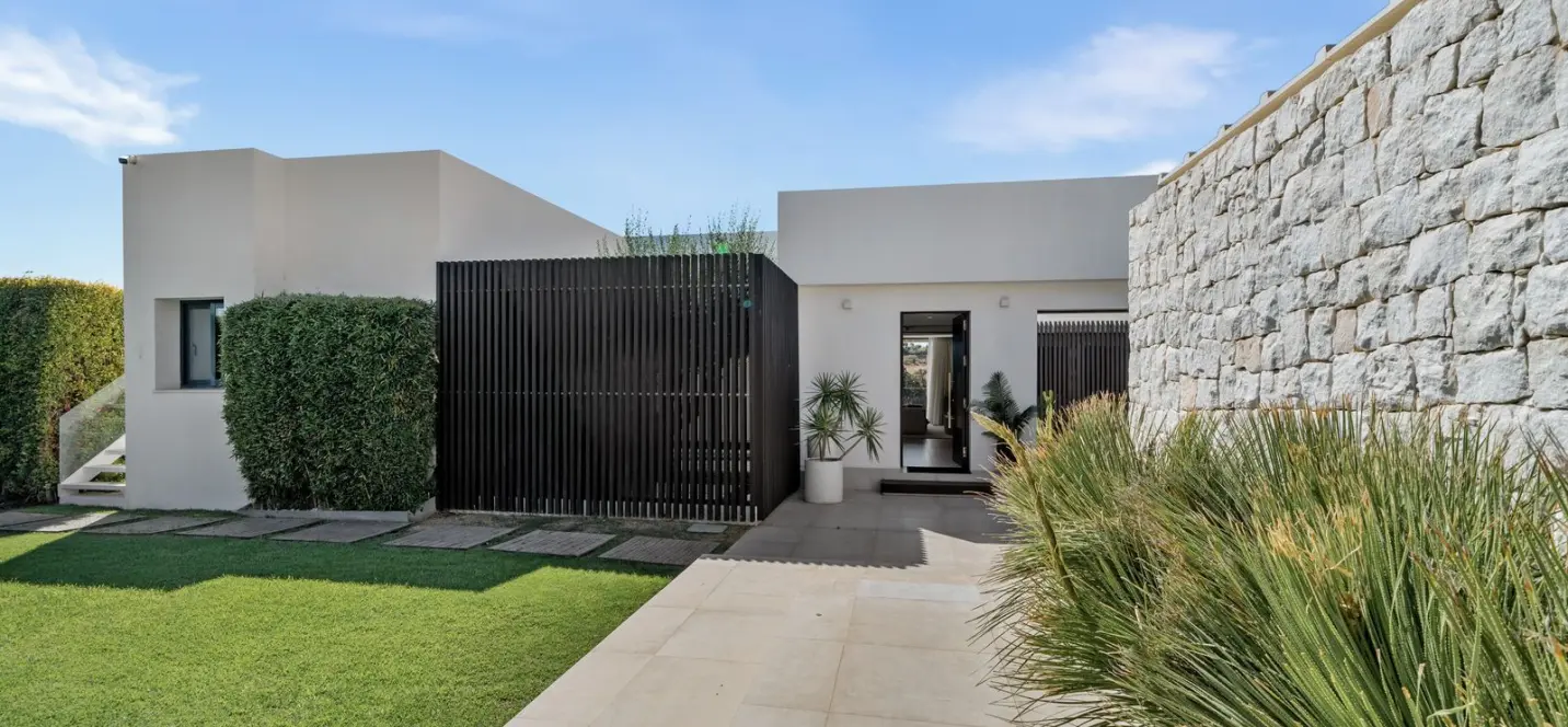 Sale of detached villa in Nueva Andalucía 2