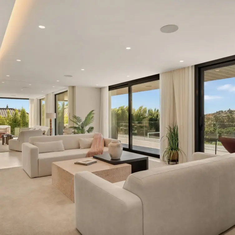 Sale of detached villa in Nueva Andalucía