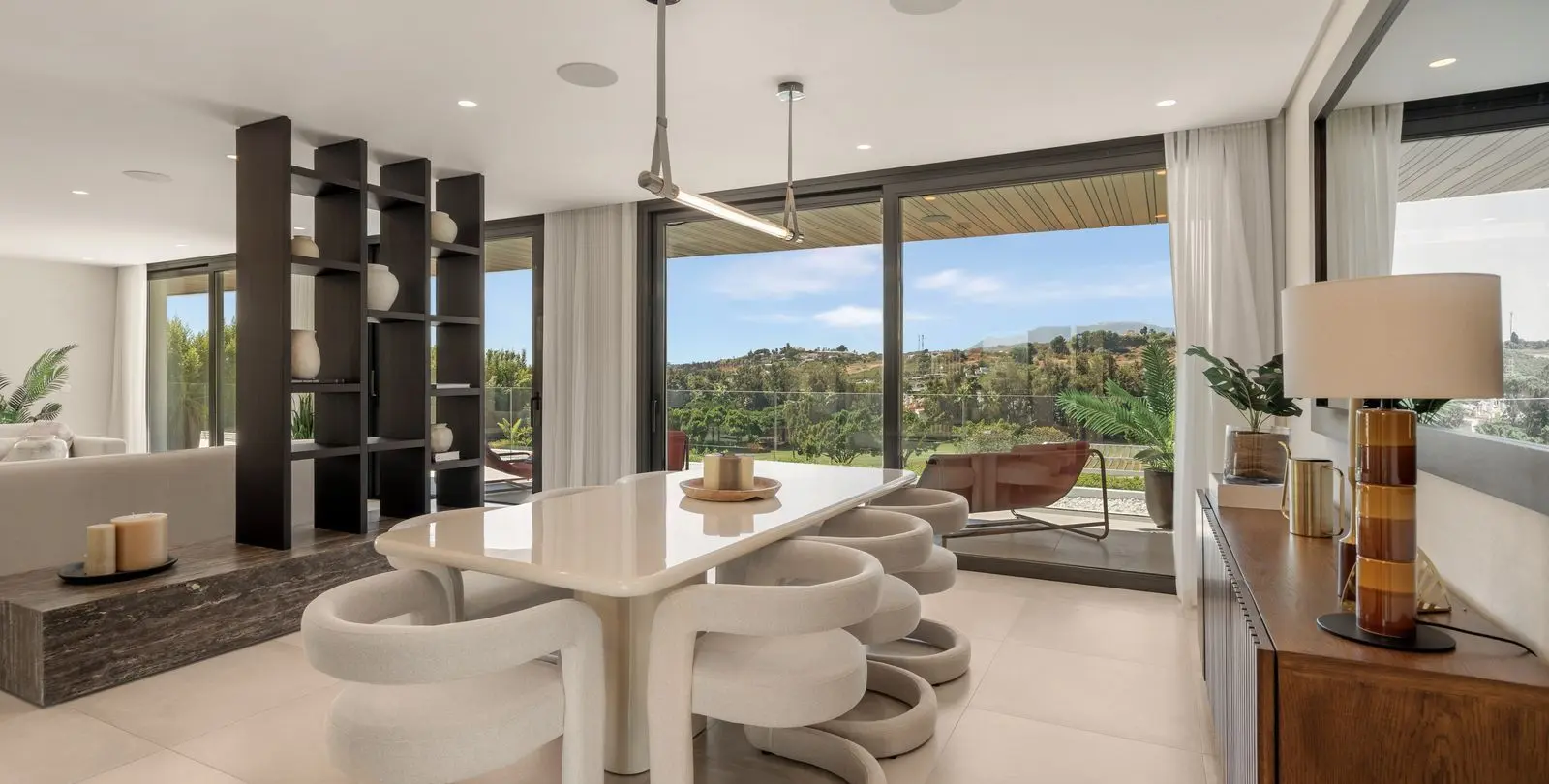 Sale of detached villa in Nueva Andalucía 10