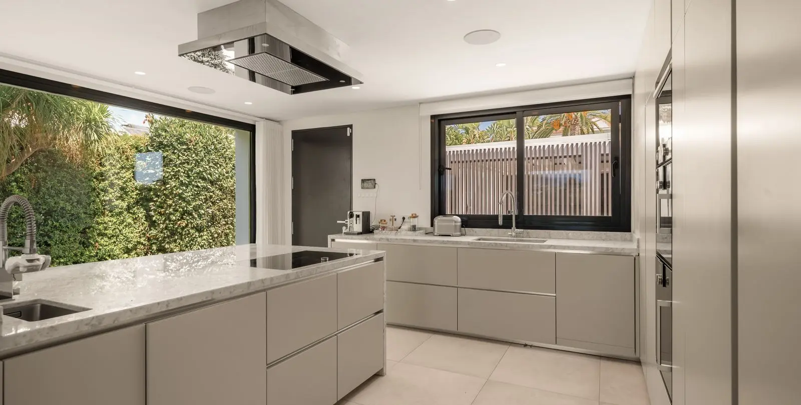 Sale of detached villa in Nueva Andalucía 11