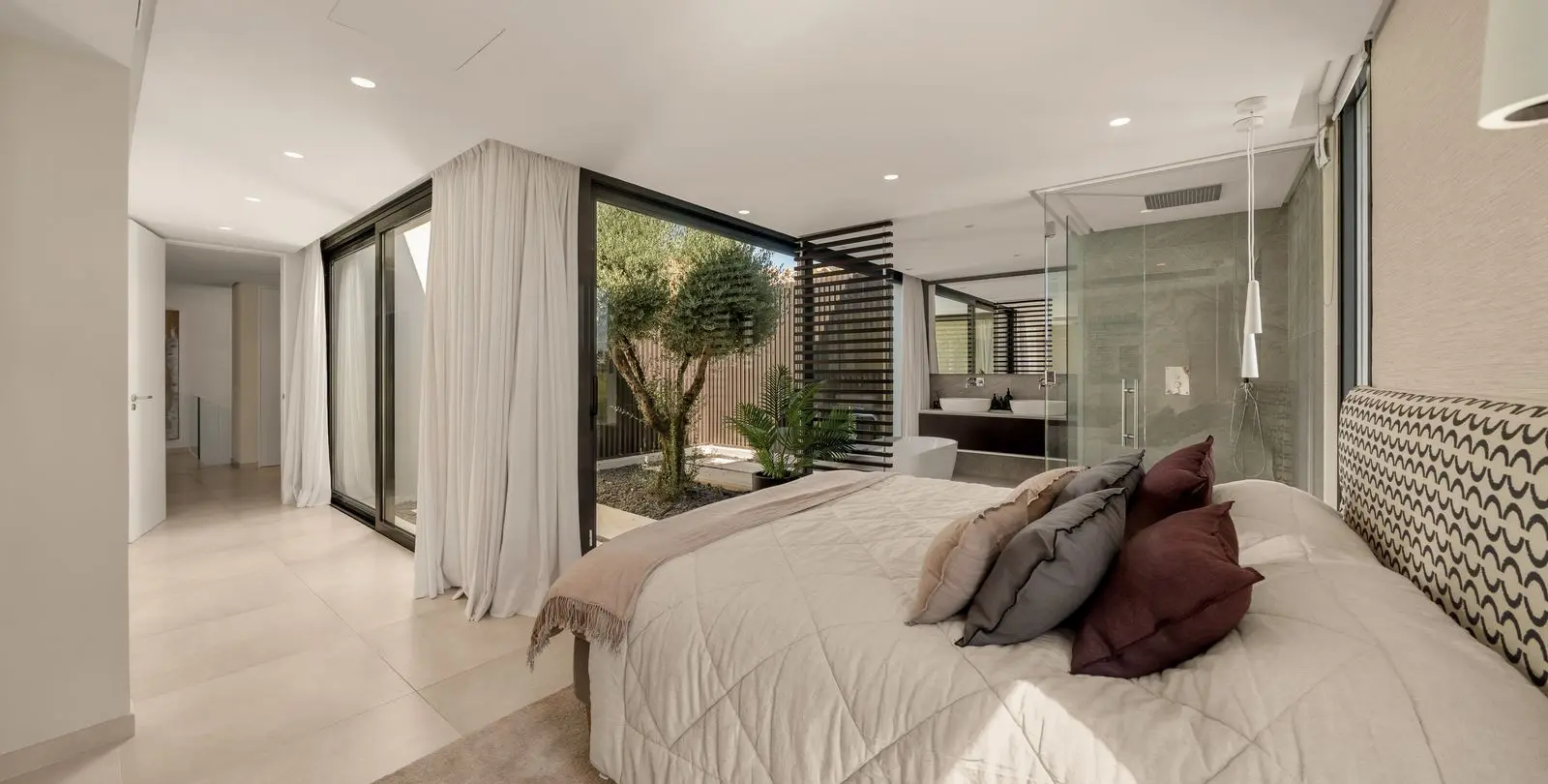 Sale of detached villa in Nueva Andalucía 20