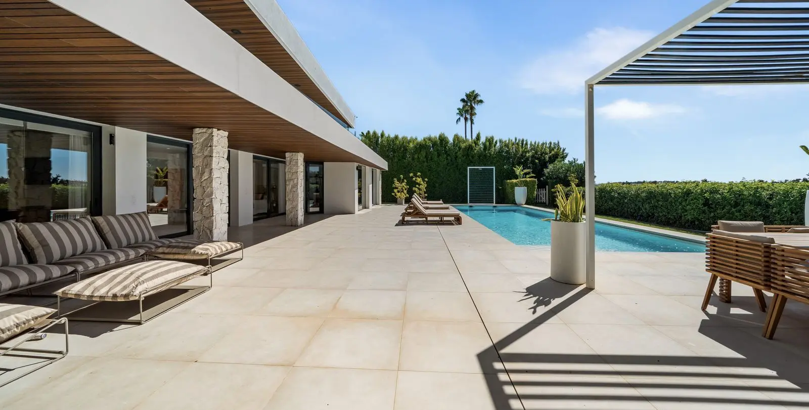 Sale of detached villa in Nueva Andalucía 38
