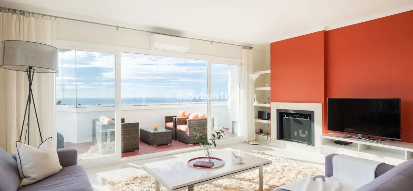 Venta de apartamento en planta media en Mijas Costa 2